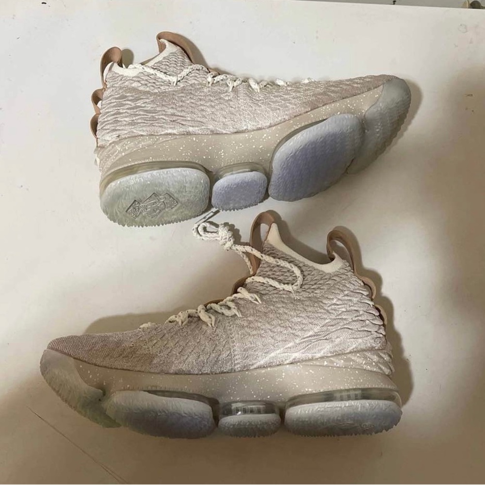 LeBron 15 Ghost